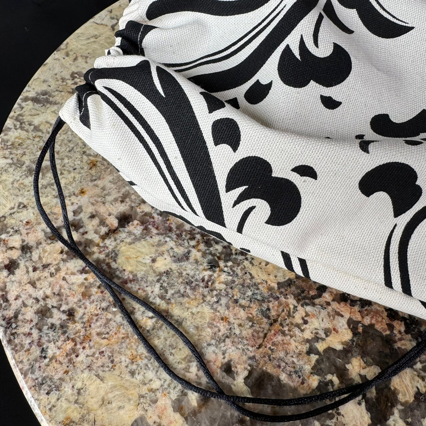 TRAVEL POUCH DAMASK (M)
