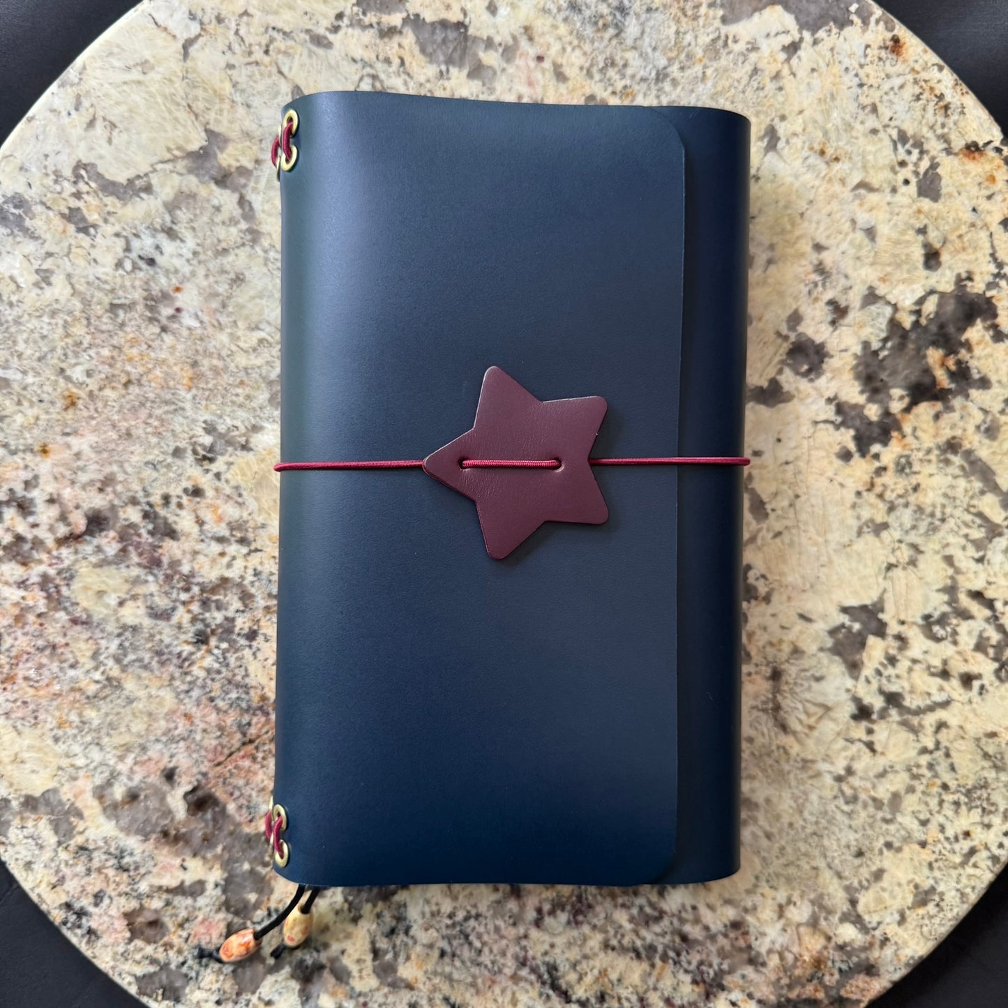 REVERSIBLE LEATHER CHARM (star / heart)