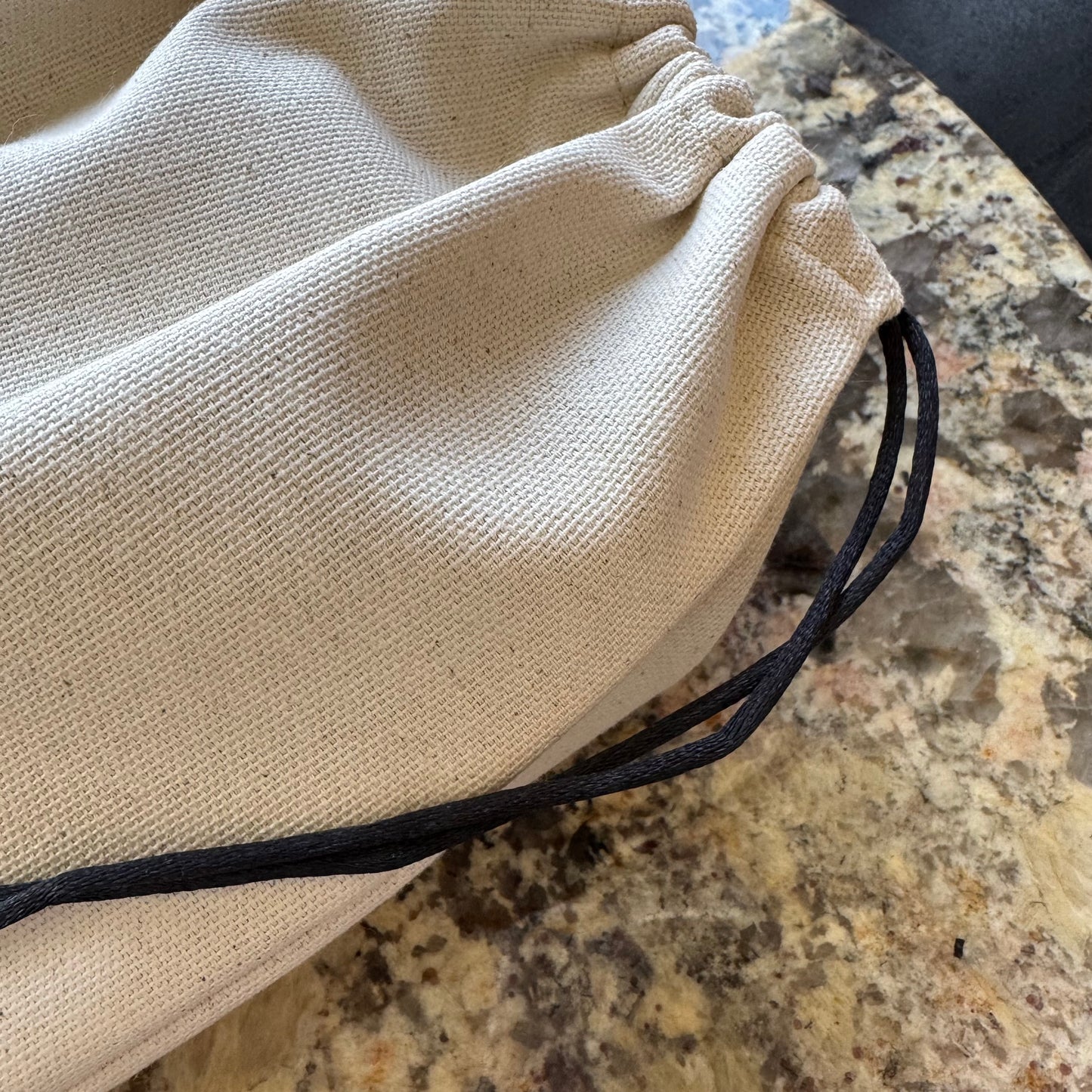 TRAVEL POUCH (M)