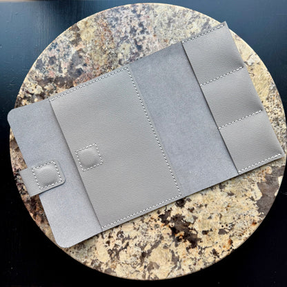 STUDIO PORTFOLIO GREY (M)