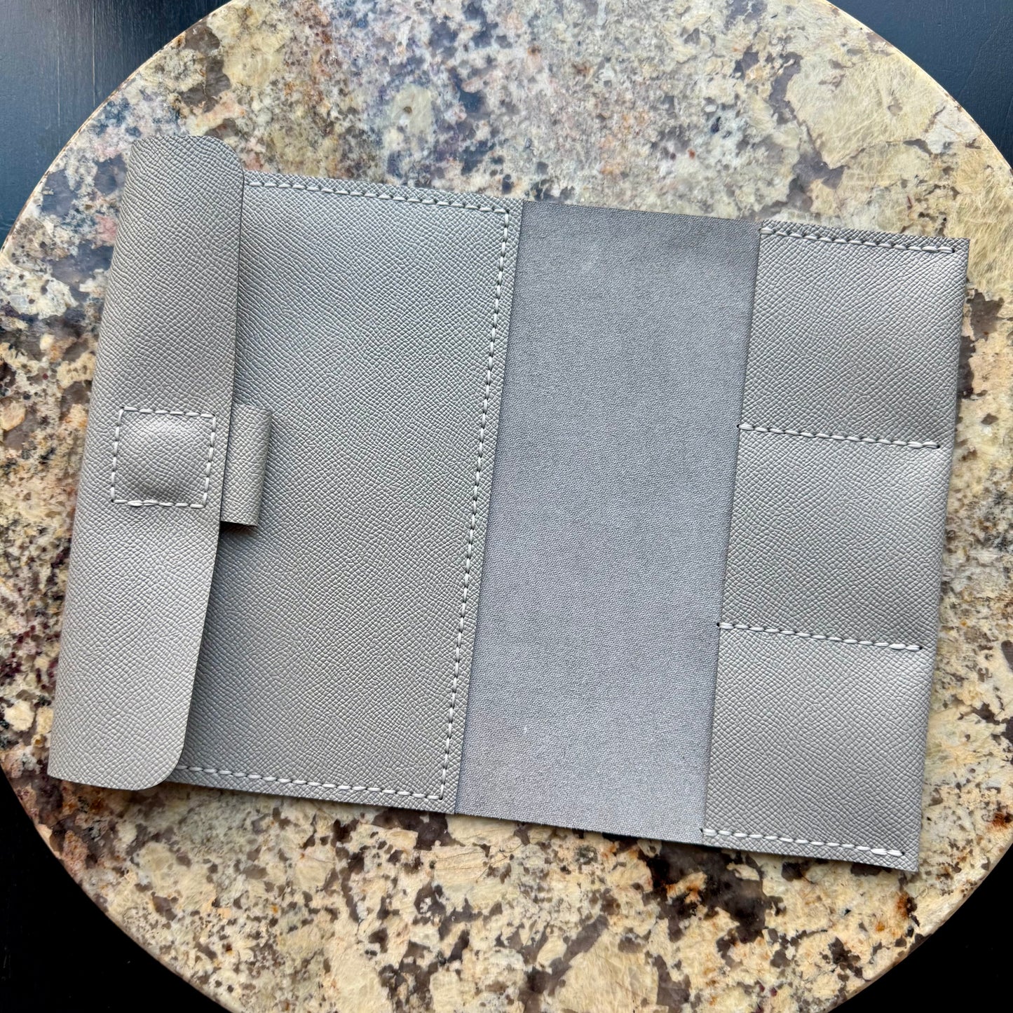 STUDIO PORTFOLIO GREY (M)