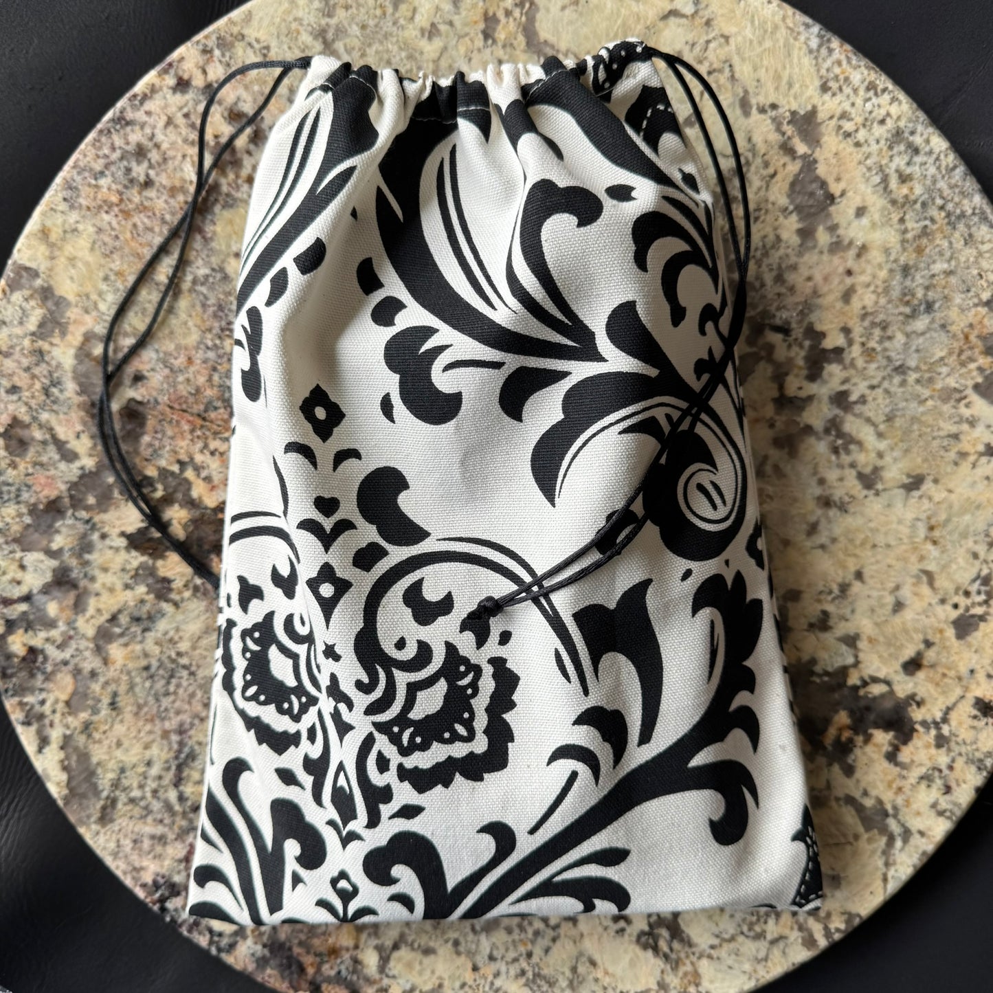 STUDIO TRAVEL POUCH DAMASK