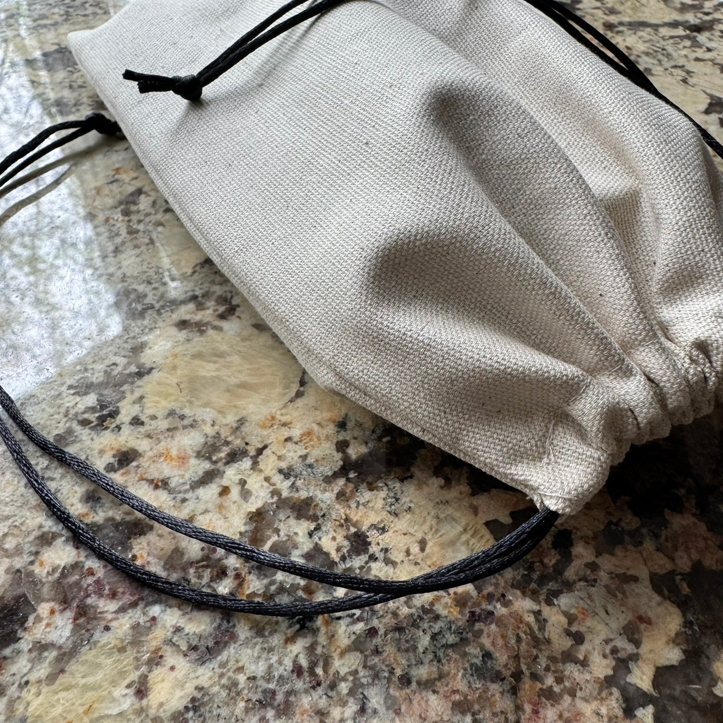 TRAVEL POUCH (S)