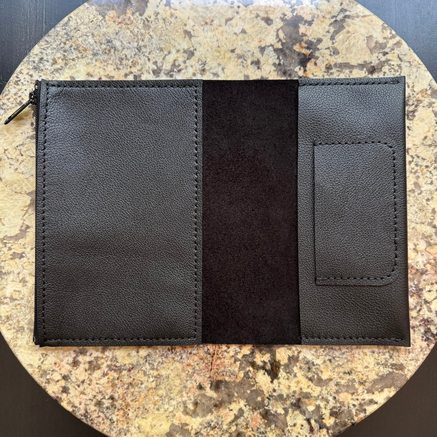 STUDIO PORTFOLIO Ltd. Ed. BROWN (M)
