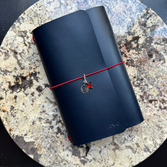 COMPANION TRIFOLD with interior pocket