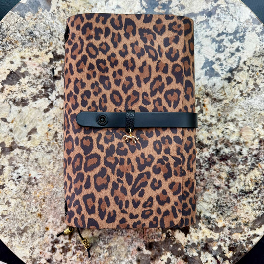 THE SPINE LOCK — LEOPARD TRIFOLD (A5 / fits all 5.8x8.6")